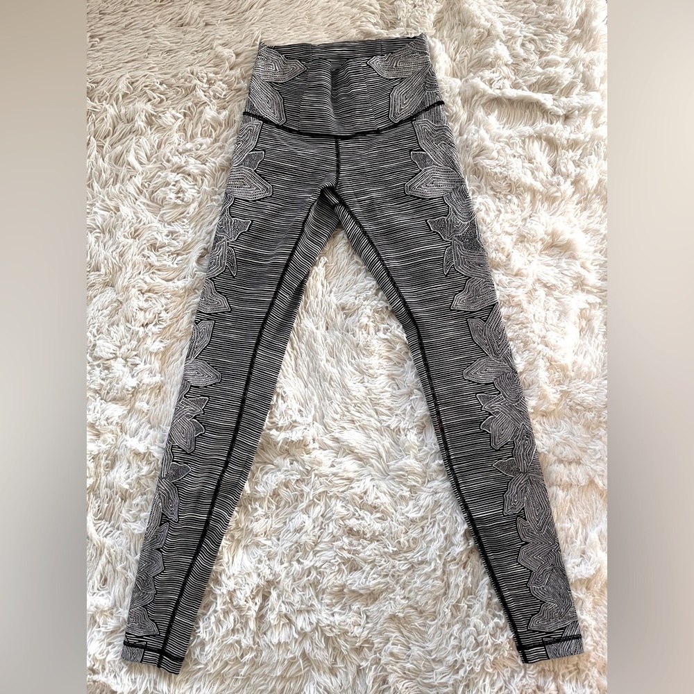 RARE Lululemon wunder under designed by an artist - luxtreme